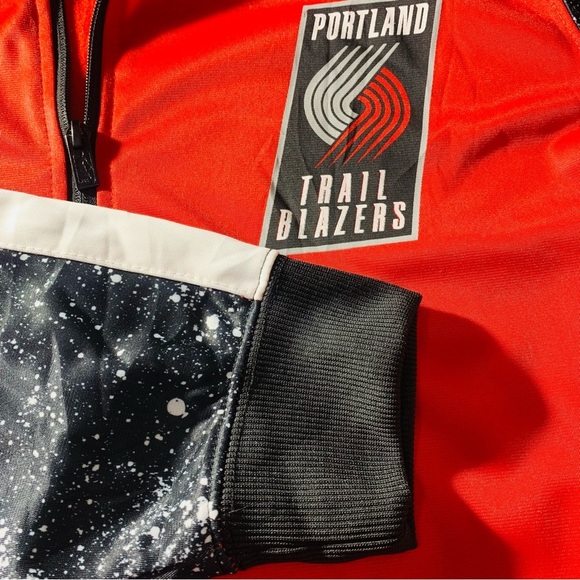 NBA Portland Trail Blazers Red and Black Jacket SZ L - Picture 8 of 9